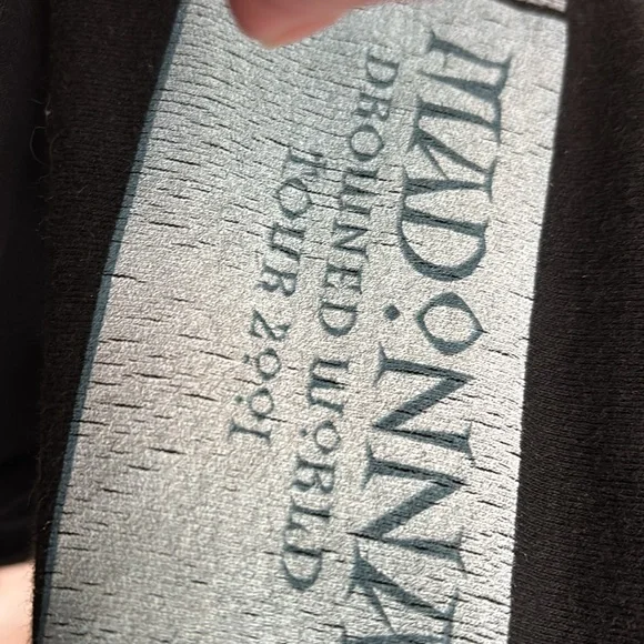 Vintage Madonna 2001 Drowned World Tour concert tee - SHRUNKEN FIT - Picture 10 of 10